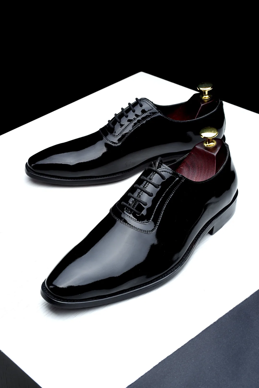 leather-shoes-2661198